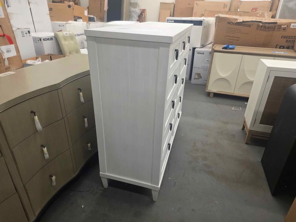 Tommy Bahama Home Ocean Breeze Pinecrest Gentlemans Chest ( Retails 4,700.00 ) - Image 8