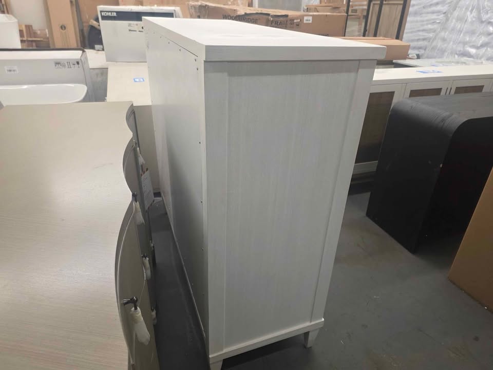 Tommy Bahama Home Ocean Breeze Pinecrest Gentlemans Chest ( Retails 4,700.00 ) - Image 9