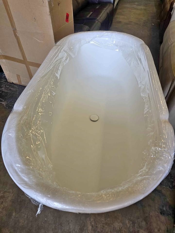 62 in. x 32 in. Stone Resin Freestanding Soaking Bathtub in Matte White with Drain - Image 2