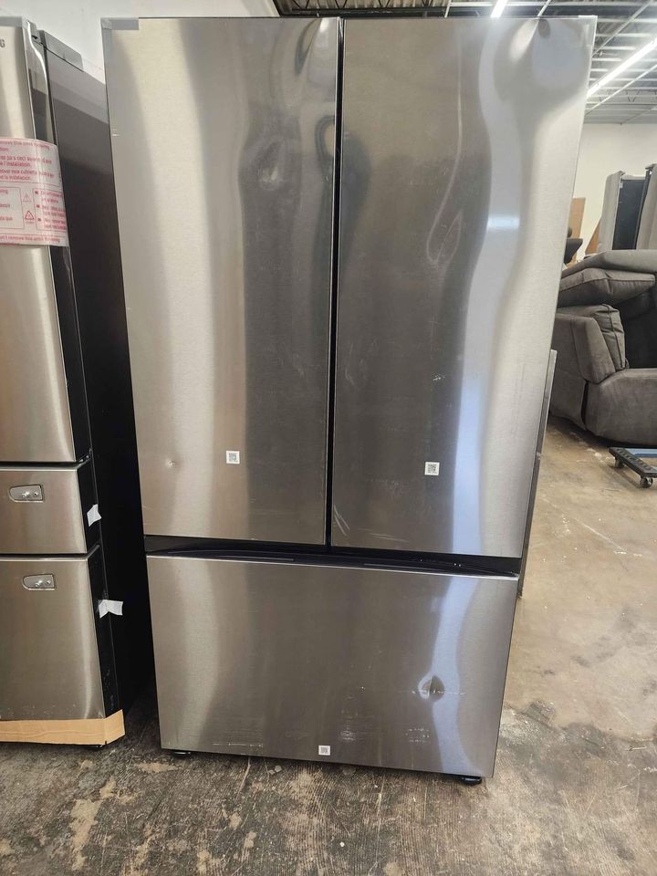 Bespoke 30 cu. ft. 3-Door French Door Smart Refrigerator with Beverage Center in Stainless Steel, St - Image 9