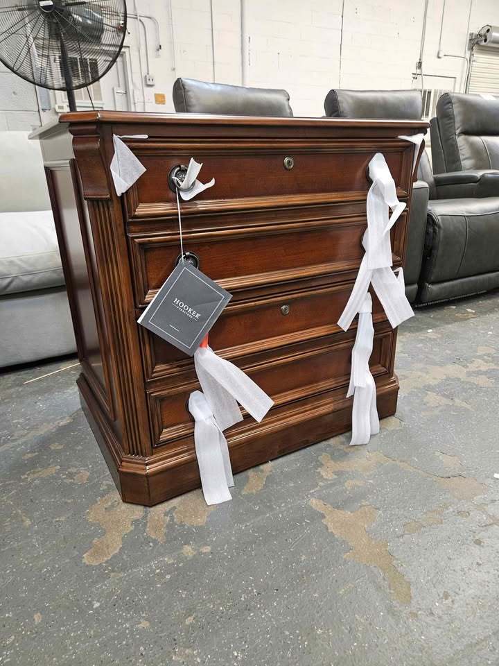 Hooker Furniture Home Office Brookhaven Lateral File Cabinet - Image 4