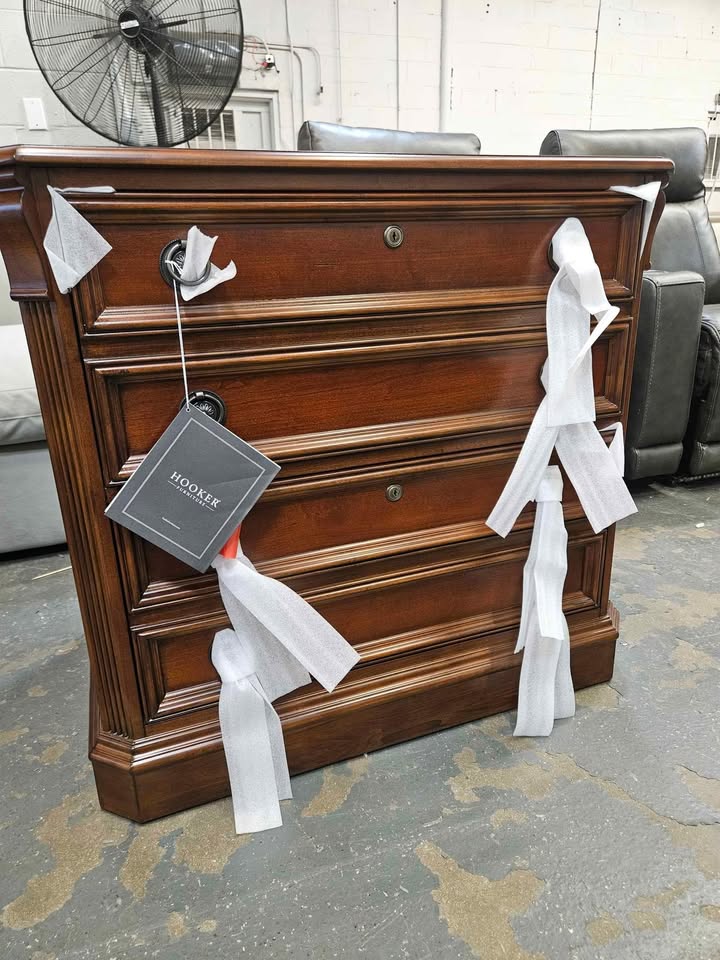 Hooker Furniture Home Office Brookhaven Lateral File Cabinet - Image 5