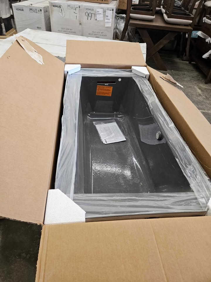 Kohler Archer 60'' x 30'' integral apron Heated BubbleMassage air bath with right-hand drain - Image 5