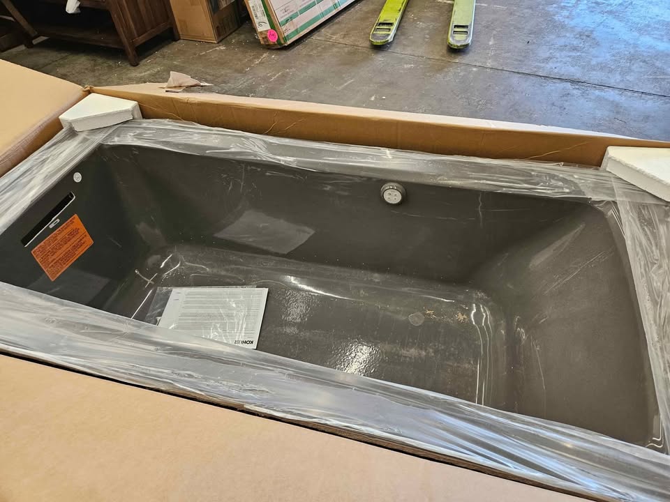 Kohler Archer 60'' x 30'' integral apron Heated BubbleMassage air bath with right-hand drain - Image 6