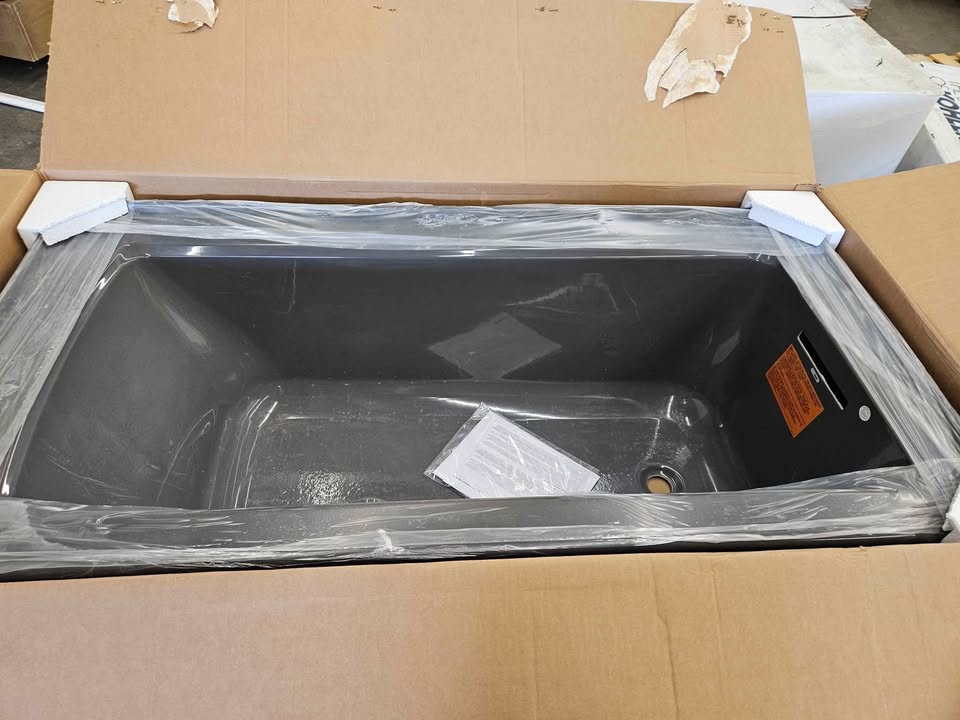 Kohler Archer 60'' x 30'' integral apron Heated BubbleMassage air bath with right-hand drain - Image 7