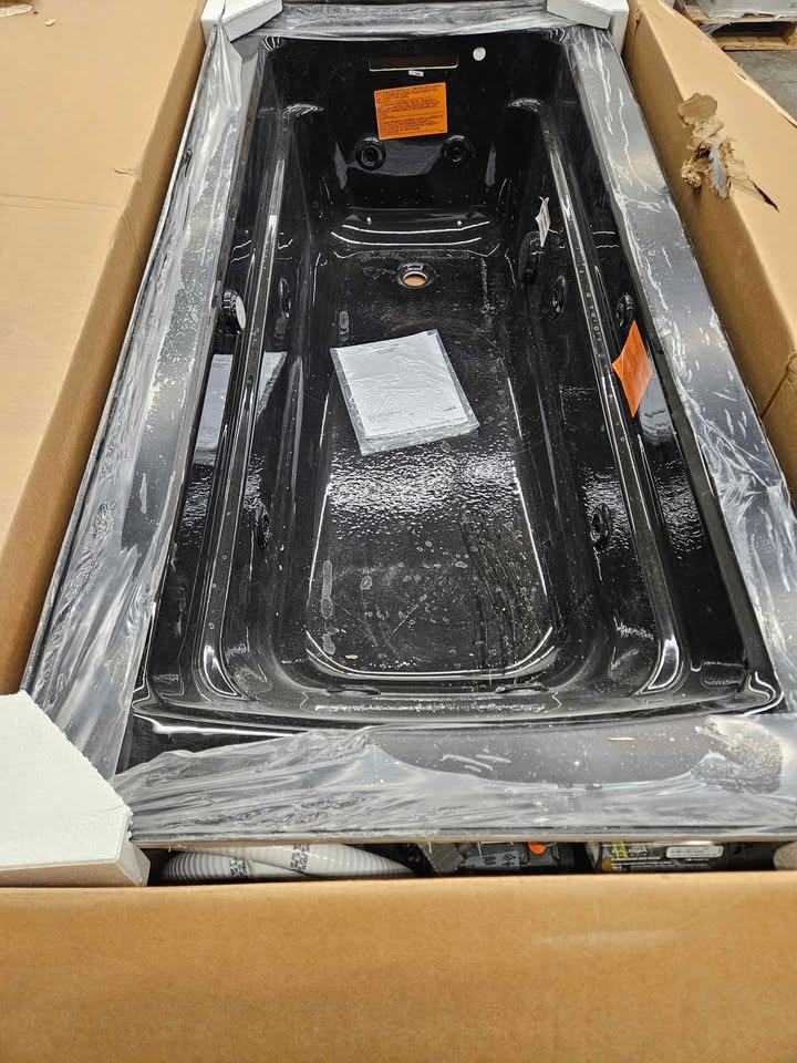 Kohler Archer 66'' x 32'' integral apron Heated BubbleMassage air bath and whirlpool with righthand - Image 3