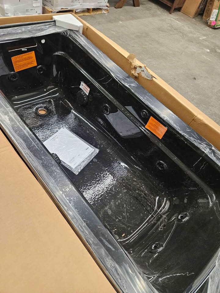 Kohler Archer 66'' x 32'' integral apron Heated BubbleMassage air bath and whirlpool with righthand - Image 5