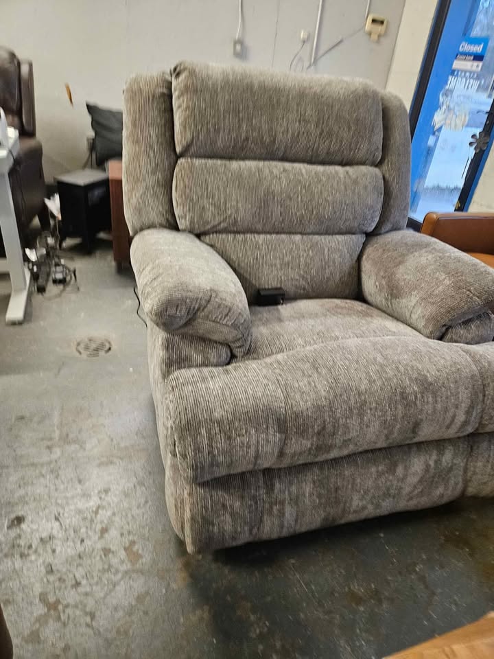 Lane furniture KingComfort Power Recliner ( Light Gray ) - Image 3