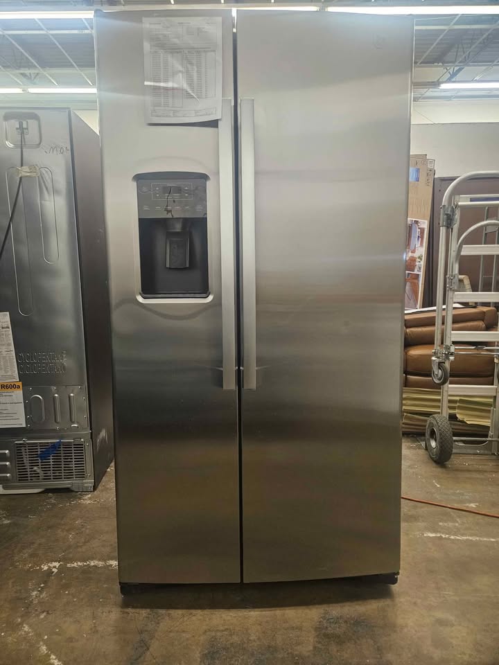 GE. 25.3 cu. ft. Side by Side Refrigerator in Fingerprint Resistant Stainless Steel, Standard Depth - Image 6