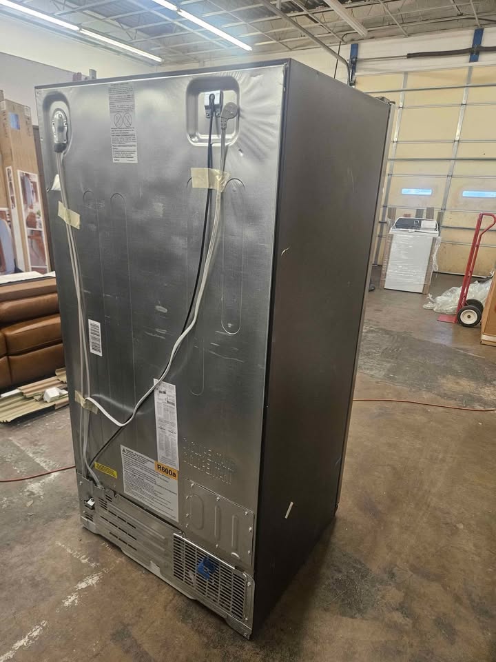 GE. 25.3 cu. ft. Side by Side Refrigerator in Fingerprint Resistant Stainless Steel, Standard Depth - Image 9