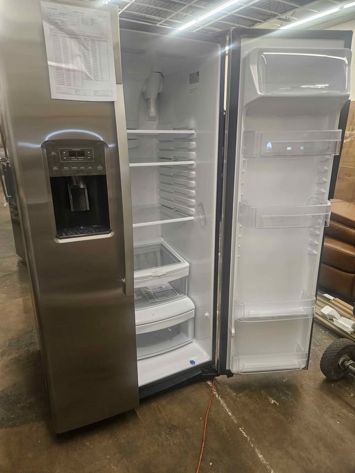 GE. 25.3 cu. ft. Side by Side Refrigerator in Fingerprint Resistant Stainless Steel, Standard Depth - Image 10