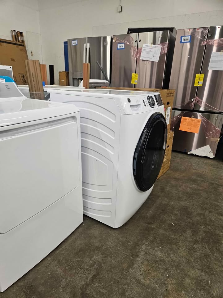 GE 5.0 cu.ft. Smart Front Load Washer in White with Steam, UltraFresh Vent System, and Microban Tech - Image 8