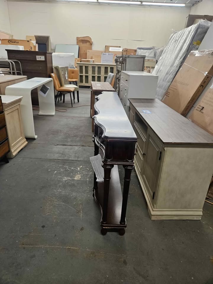 Hooker Furniture Living Room 72'' Hall Console - Image 5