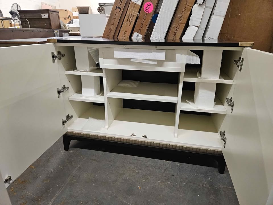 Caracole Classic Theseus Rectangle Accent Chest - Image 10