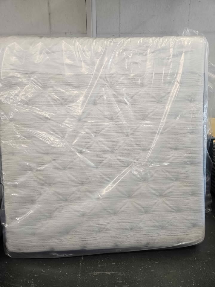 Beautyrest Silver BRS900 Plush ( King ) - Image 6