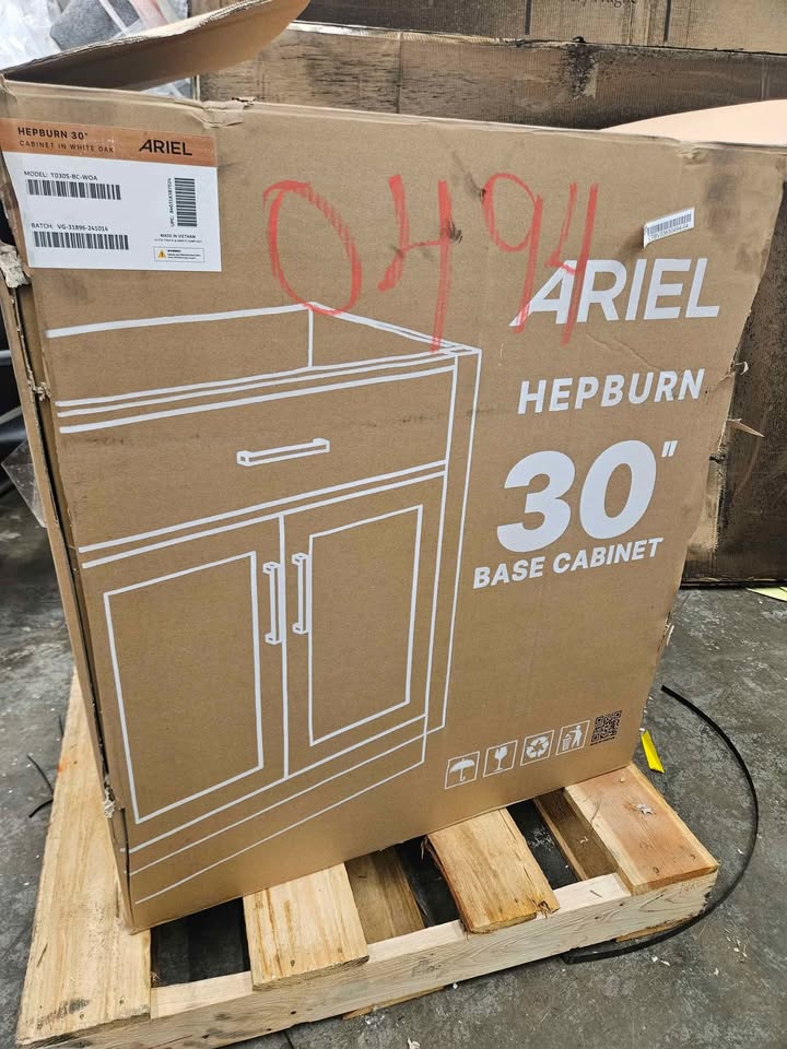 Ariel hepburn 30" single oval sink vanity with carrara white quartz countertop 1.5" edge in oak - Image 6