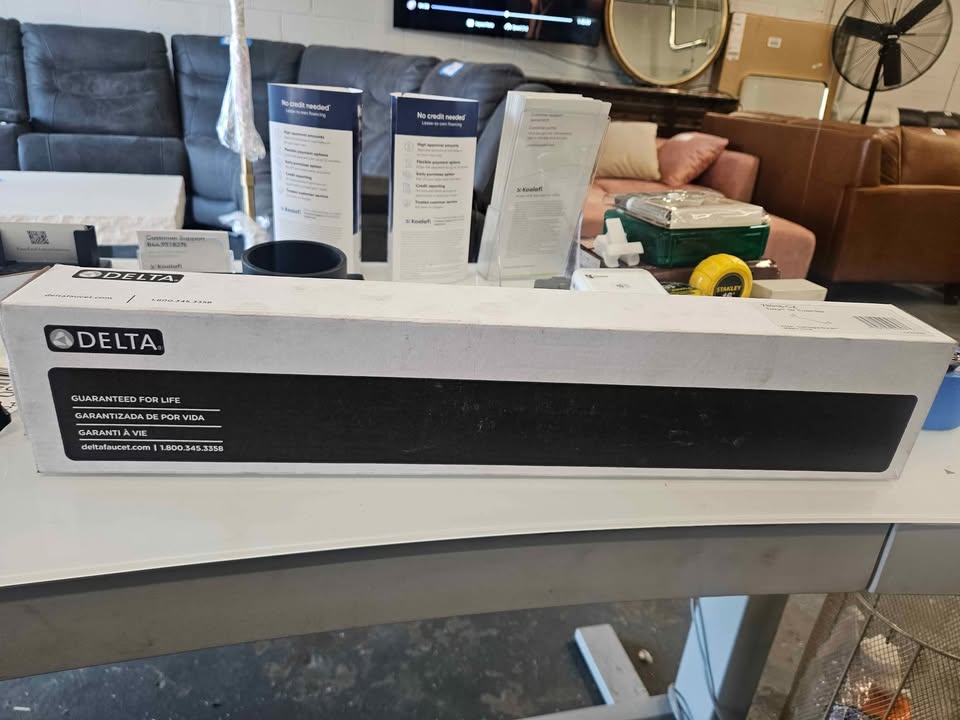 Delta Tetra 18" Towel Bar, Champagne Bronze - Image 3