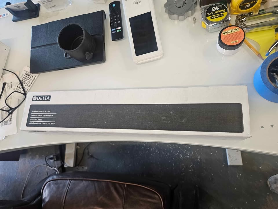 Delta Tetra 18" Towel Bar, Champagne Bronze - Image 4