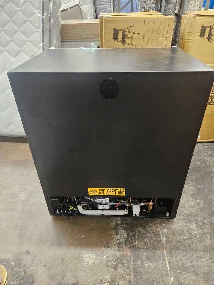 30" Dual Zone 33-Wine Bottle 112 Can Beverage & Wine Cooler Fridge with French Doors in Stainless St - Image 9