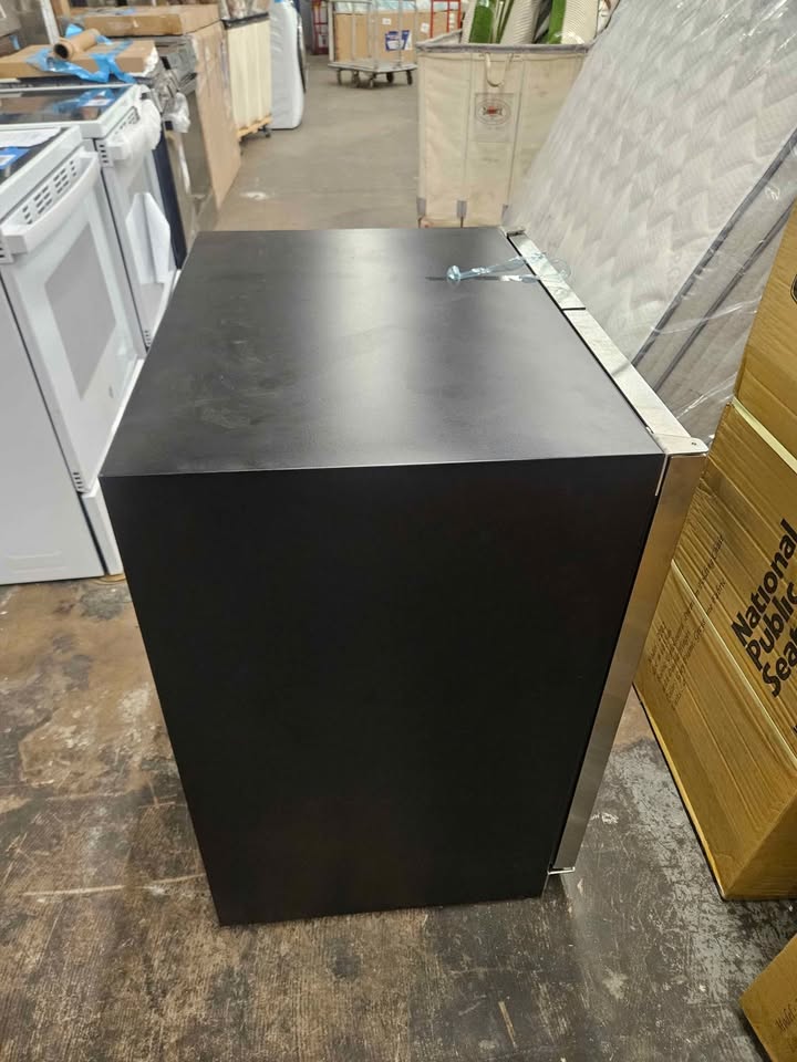 30" Dual Zone 33-Wine Bottle 112 Can Beverage & Wine Cooler Fridge with French Doors in Stainless St - Image 10