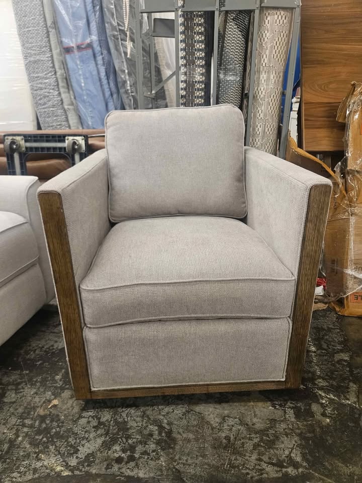 Thomasville Rockford Swivel Chair - Image 7