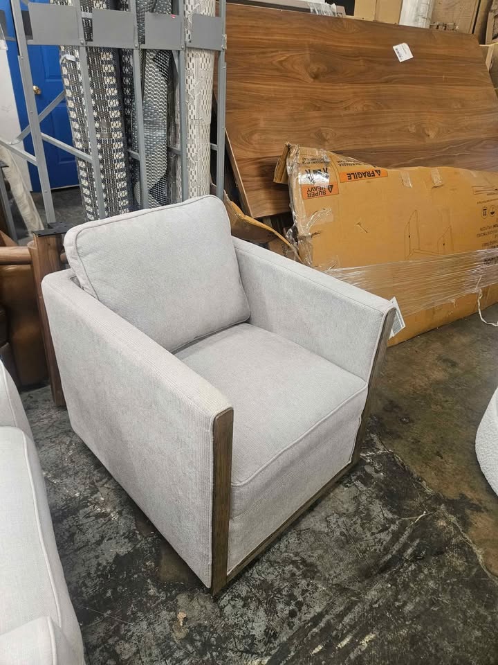 Thomasville Rockford Swivel Chair - Image 8