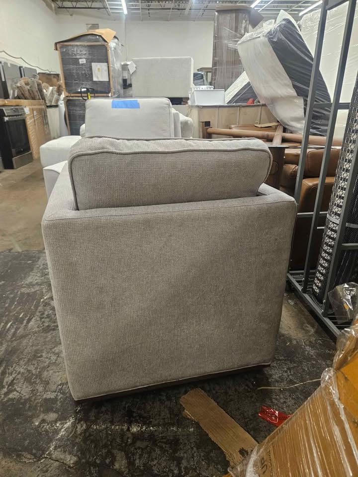 Thomasville Rockford Swivel Chair - Image 10