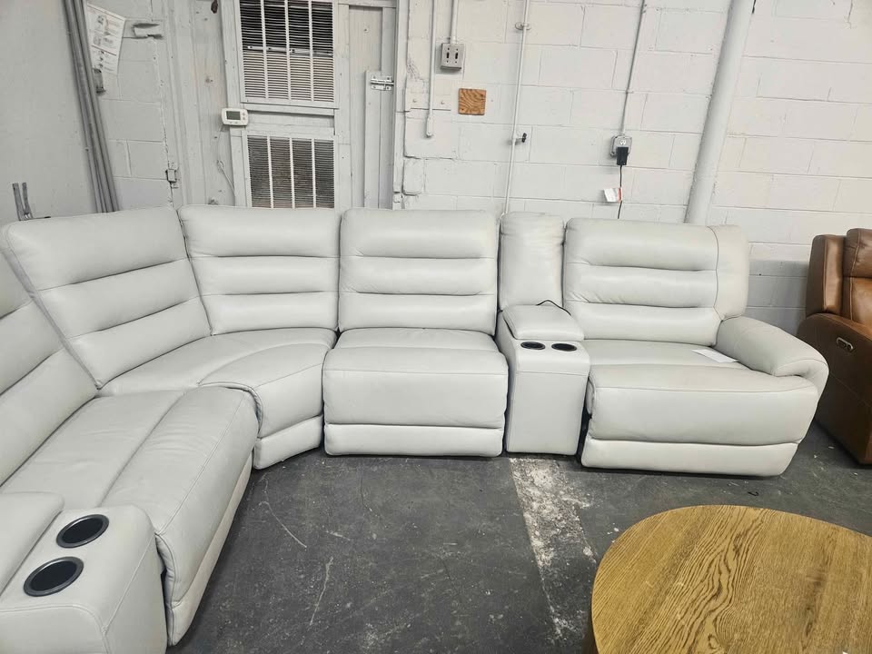 Aubrey 7-piece Leather Power Zero Gravity Reclining Sectional with Power Headrests ( Cream ) - Image 7