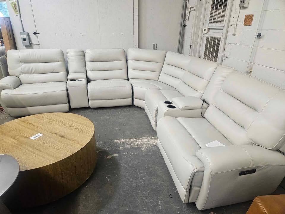 Aubrey 7-piece Leather Power Zero Gravity Reclining Sectional with Power Headrests ( Cream ) - Image 9