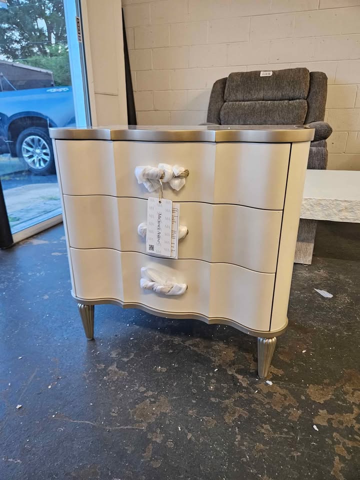 Glam 3-Drawer Nightstand with Velvet-lined Drawers ( Creamy Pearl )( Retails $1200.00 ) - Image 7