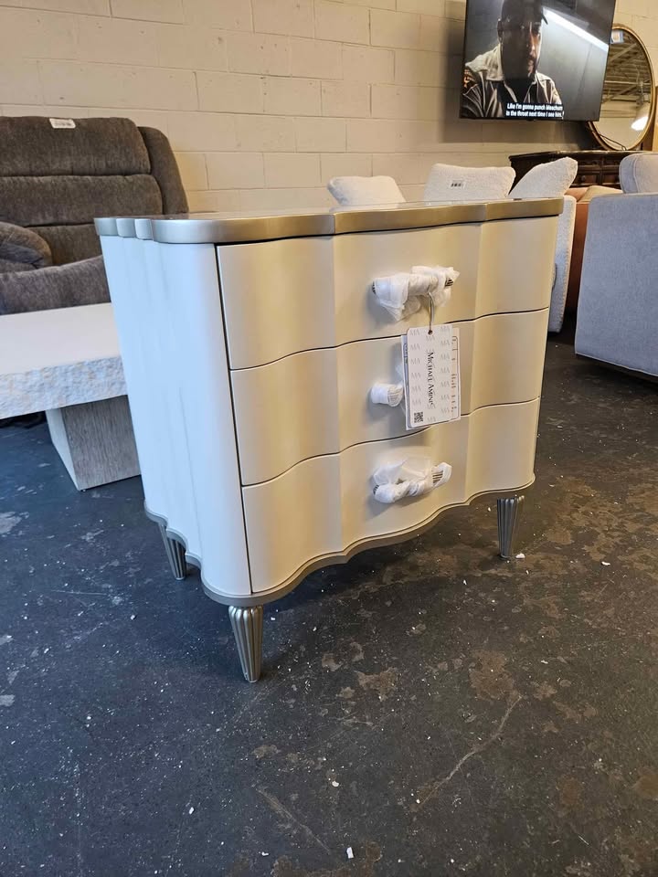 Glam 3-Drawer Nightstand with Velvet-lined Drawers ( Creamy Pearl )( Retails $1200.00 ) - Image 8