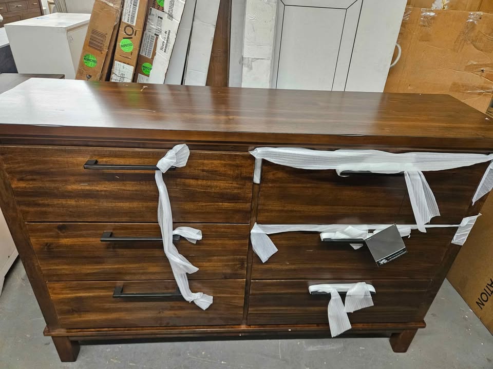 Ralene 6 Drawer Dresser Item: B594-31 ( Slightly Scratched in Pictures ) - Image 7