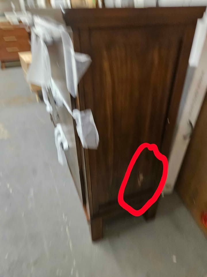 Ralene 6 Drawer Dresser Item: B594-31 ( Slightly Scratched in Pictures ) - Image 9