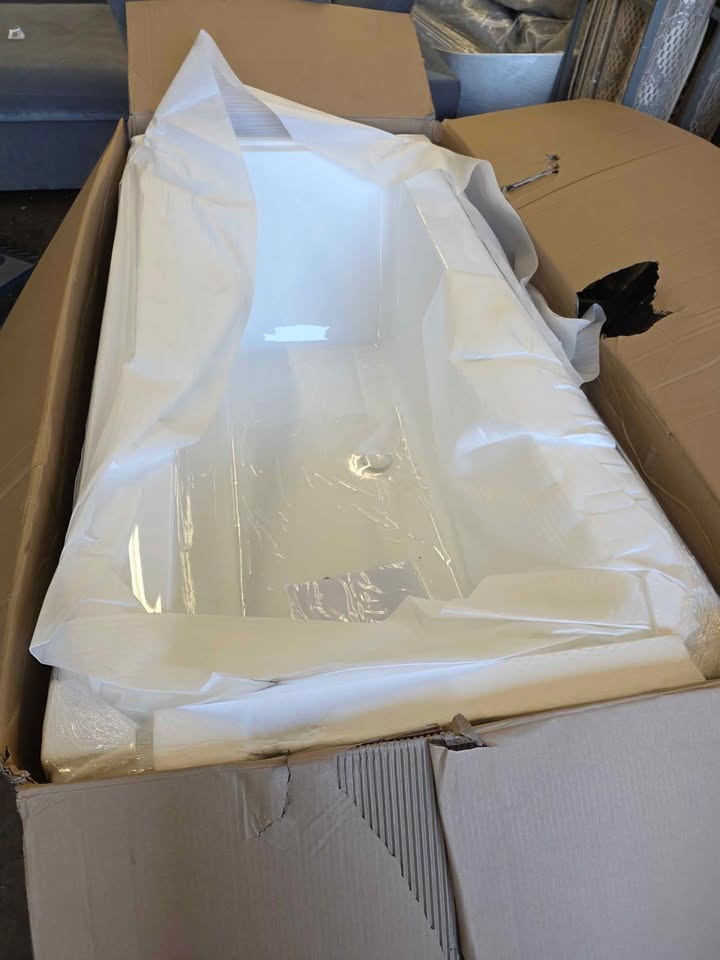 Miseno 70" Free Standing Acrylic Soaking Tub with Reversible Drain - Image 7