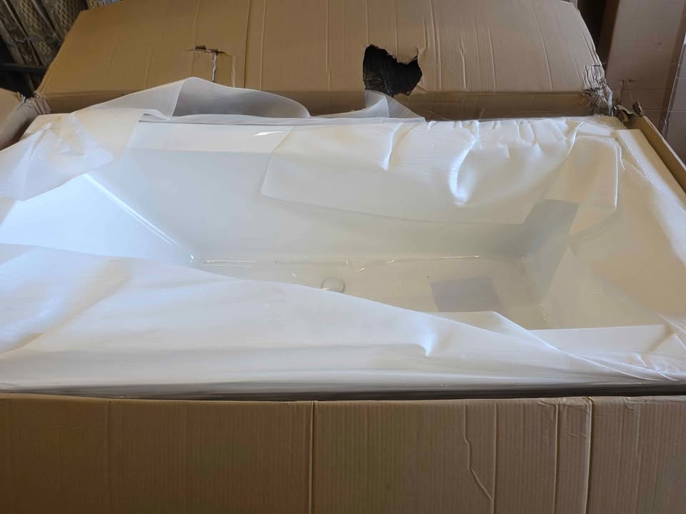 Miseno 70" Free Standing Acrylic Soaking Tub with Reversible Drain - Image 8