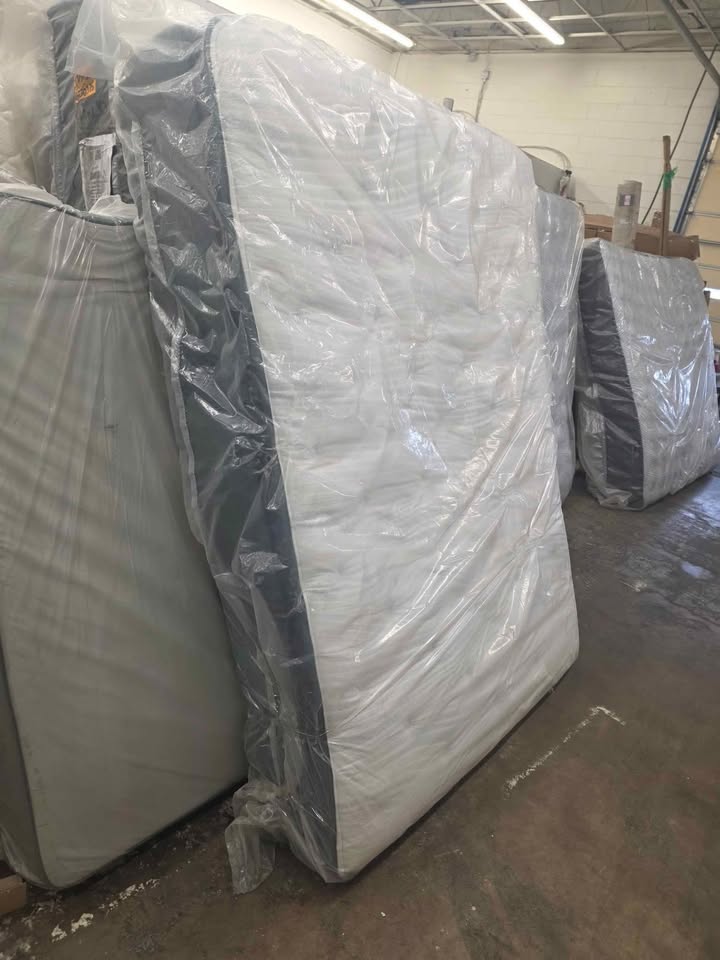 Beautyrest Harmony Beachfront Bay 13" Medium Pillow Top. ( Queen ) - Image 8