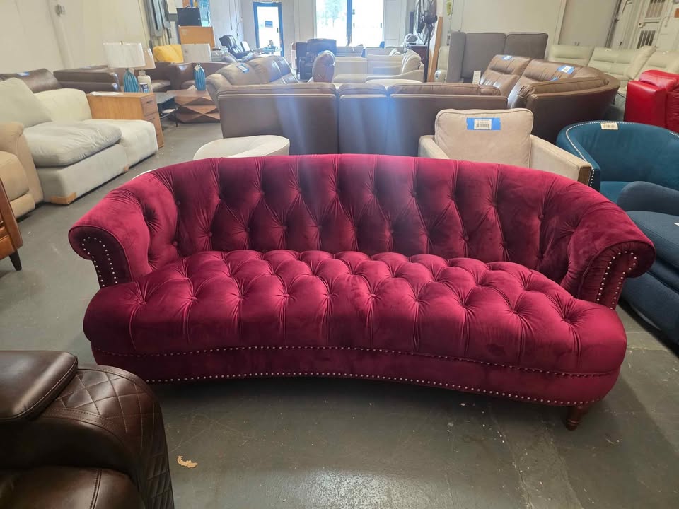 Joannes Velvet Rolled Arm Chesterfield - Image 3