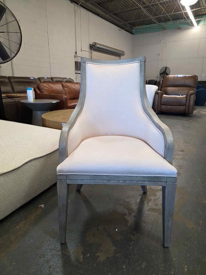 Hooker Furniture Casual Dining Sanctuary Upholstered Arm Chair ( Boucle ) - Image 4