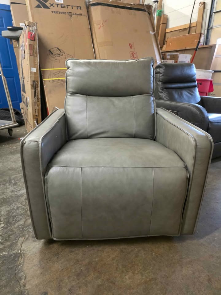Henredon Keira Leather Zero Gravity Recliner - Image 5