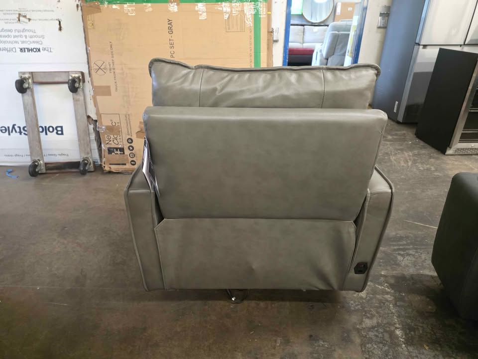 Henredon Keira Leather Zero Gravity Recliner - Image 7