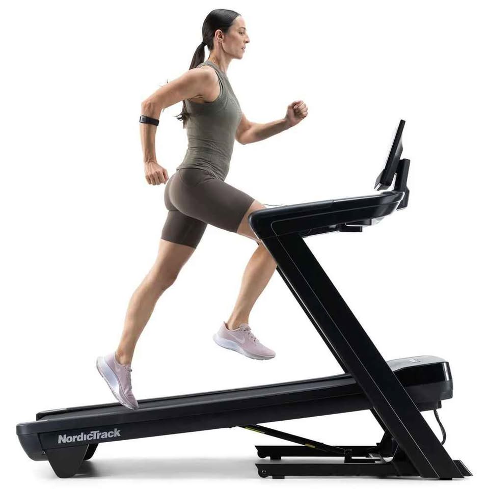 NordicTrack Commercial 1250 Folding Treadmill with iFIT - Image 7