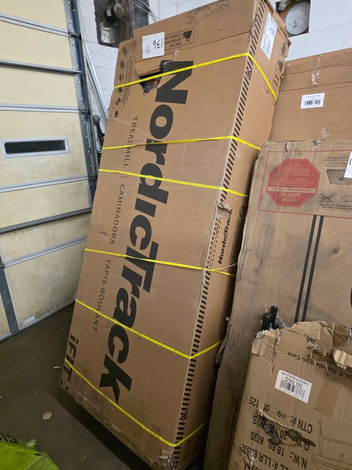 NordicTrack Commercial 1250 Folding Treadmill with iFIT - Image 8