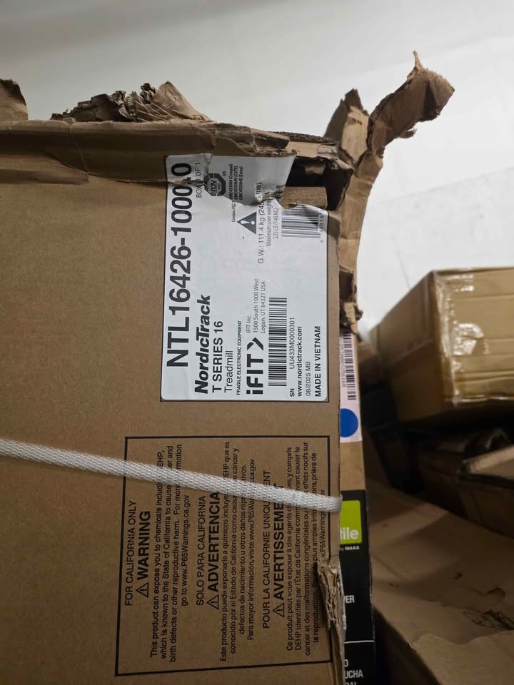 NordicTrack Commercial 1250 Folding Treadmill with iFIT - Image 9