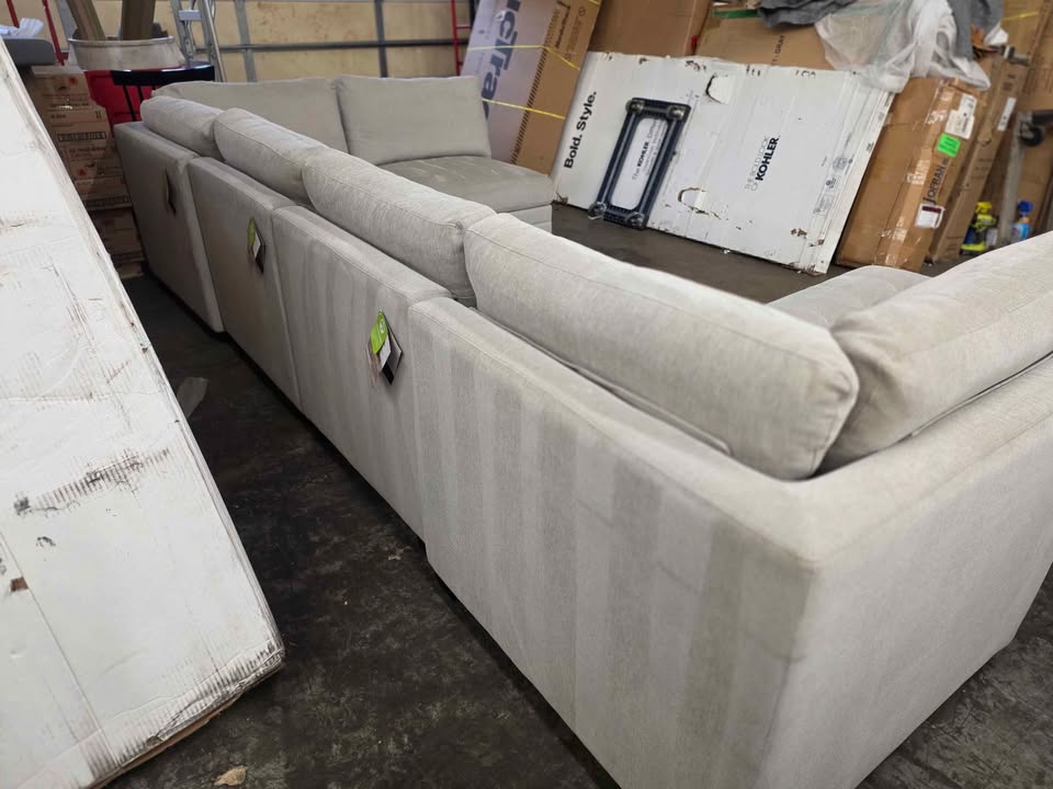 Thomasville Tisdale Modular Sectional 6-piece Beige with Storage Ottoman - Image 9