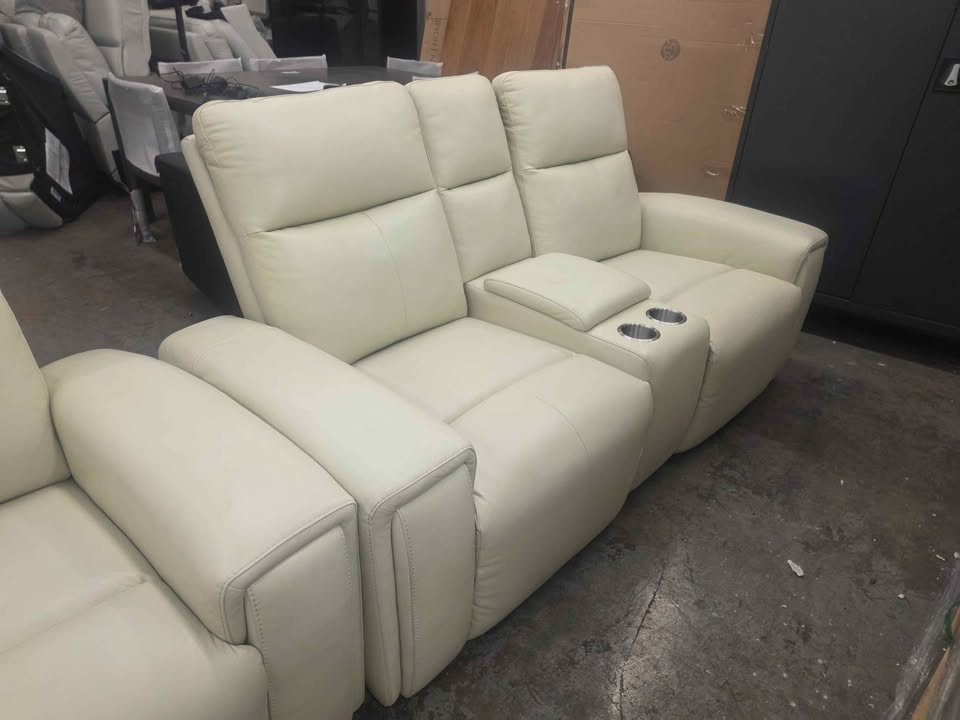 Keegan 3-piece Leather Power Reclining Set with Power Headrests ( Retails $5000.00 ) - Image 9