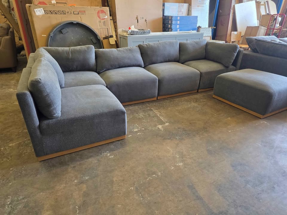 Henredon Murphy Fabric Modular Sectional with Ottoman - Image 6