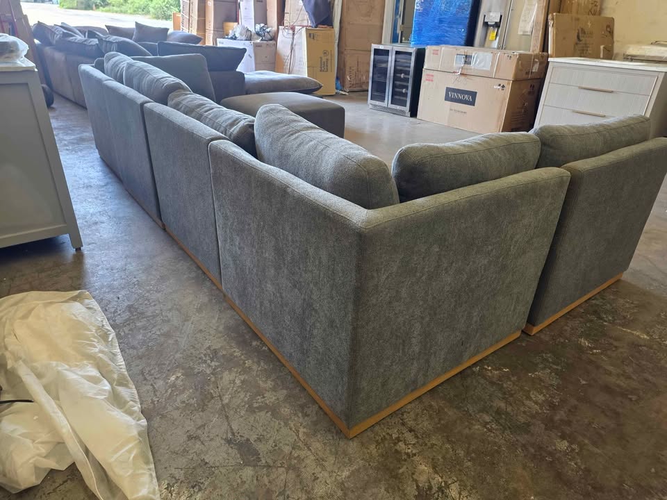 Henredon Murphy Fabric Modular Sectional with Ottoman - Image 8