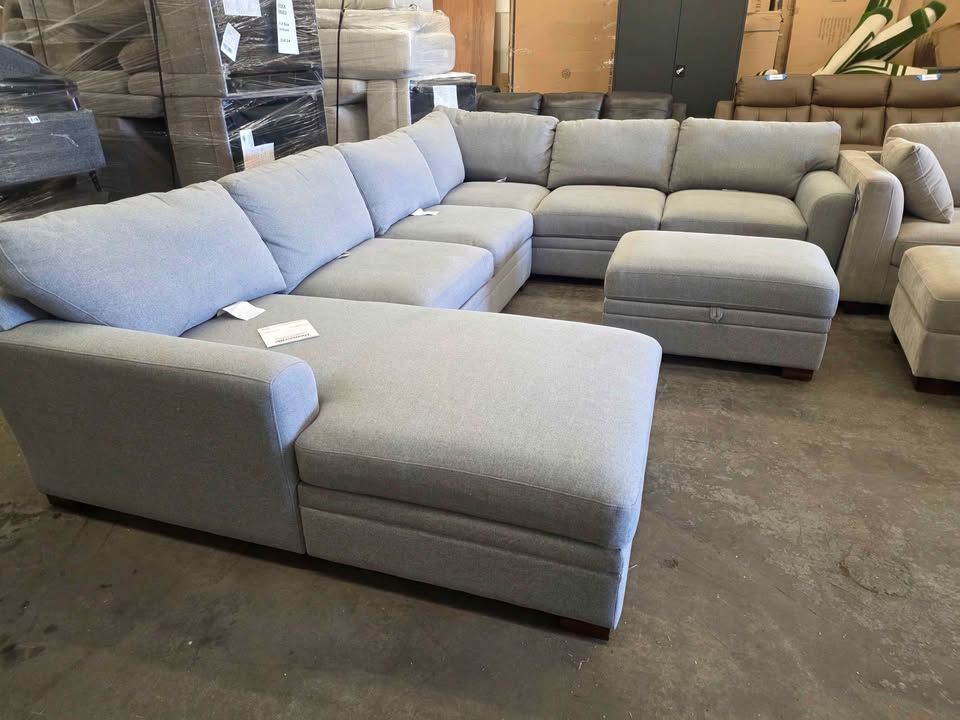 Thomasville Langdon Fabric Sectional with Chaise and Storage Ottoman - Image 6