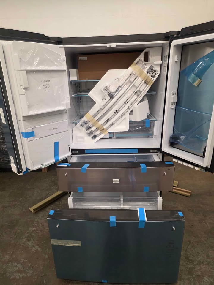 GE Profile 27.9 cu. ft. Smart 4-Door French Door Refrigerator with Door-in-Door in Fingerprint Resis - Image 8