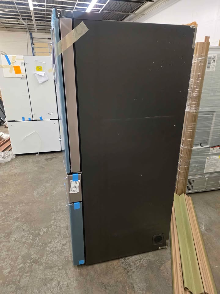 GE Profile 27.9 cu. ft. Smart 4-Door French Door Refrigerator with Door-in-Door in Fingerprint Resis - Image 9